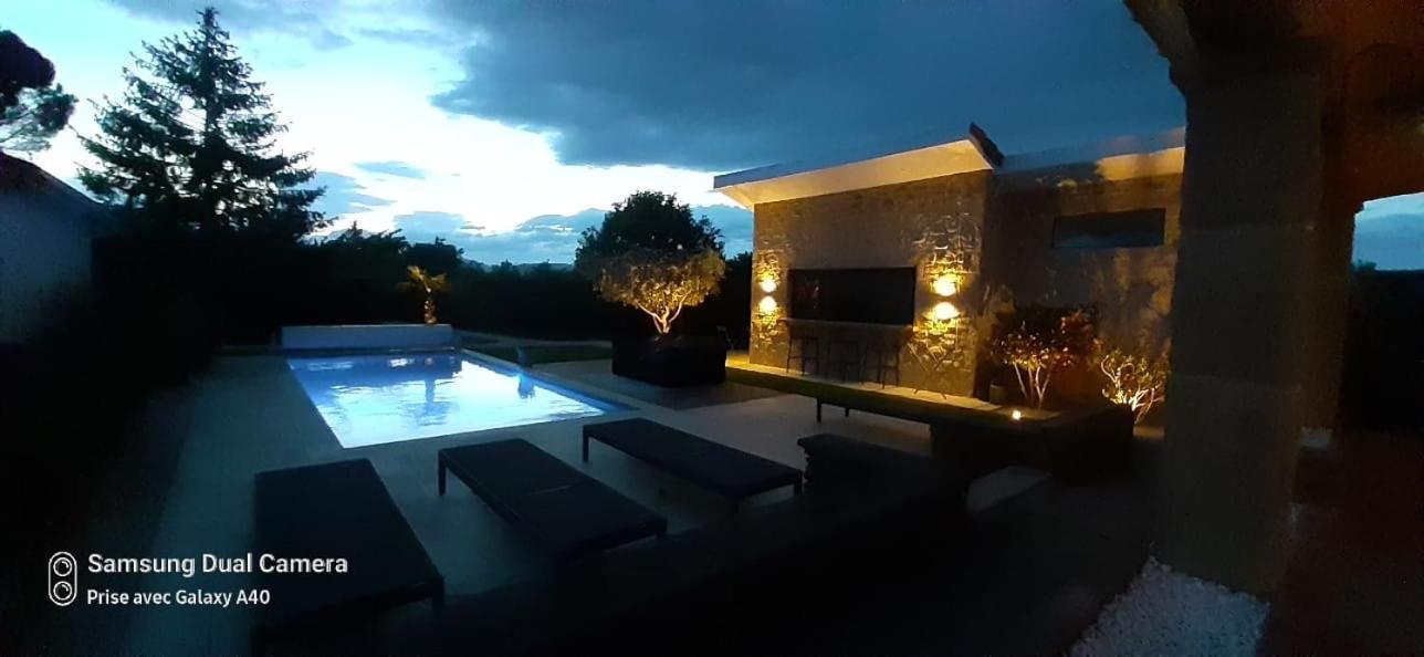 La Parenthese Hotel Auberives-sur-Vareze Buitenkant foto